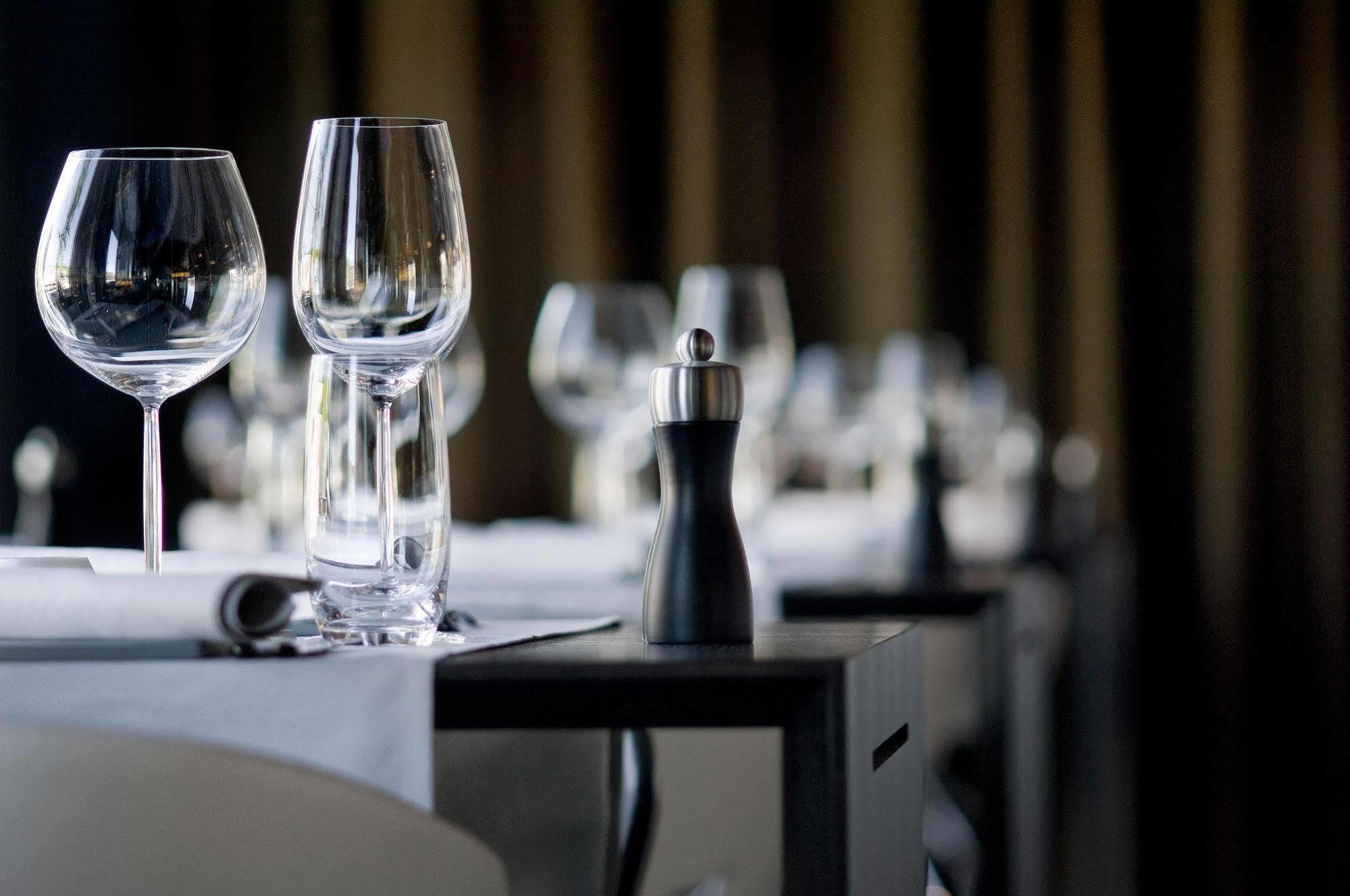 Carbon Hotel Genk Ngoại thất bức ảnh